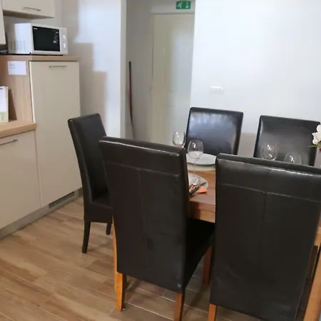 Apartment Drazan *