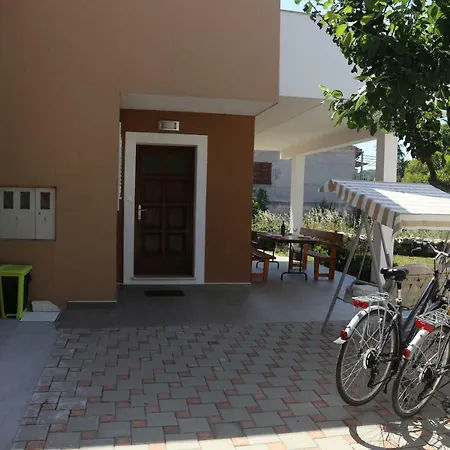 Apartment Drazan *